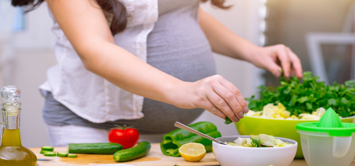 Tips-to-Maintaining-A-Healthy-Diet-During-Pregnancy.jpg